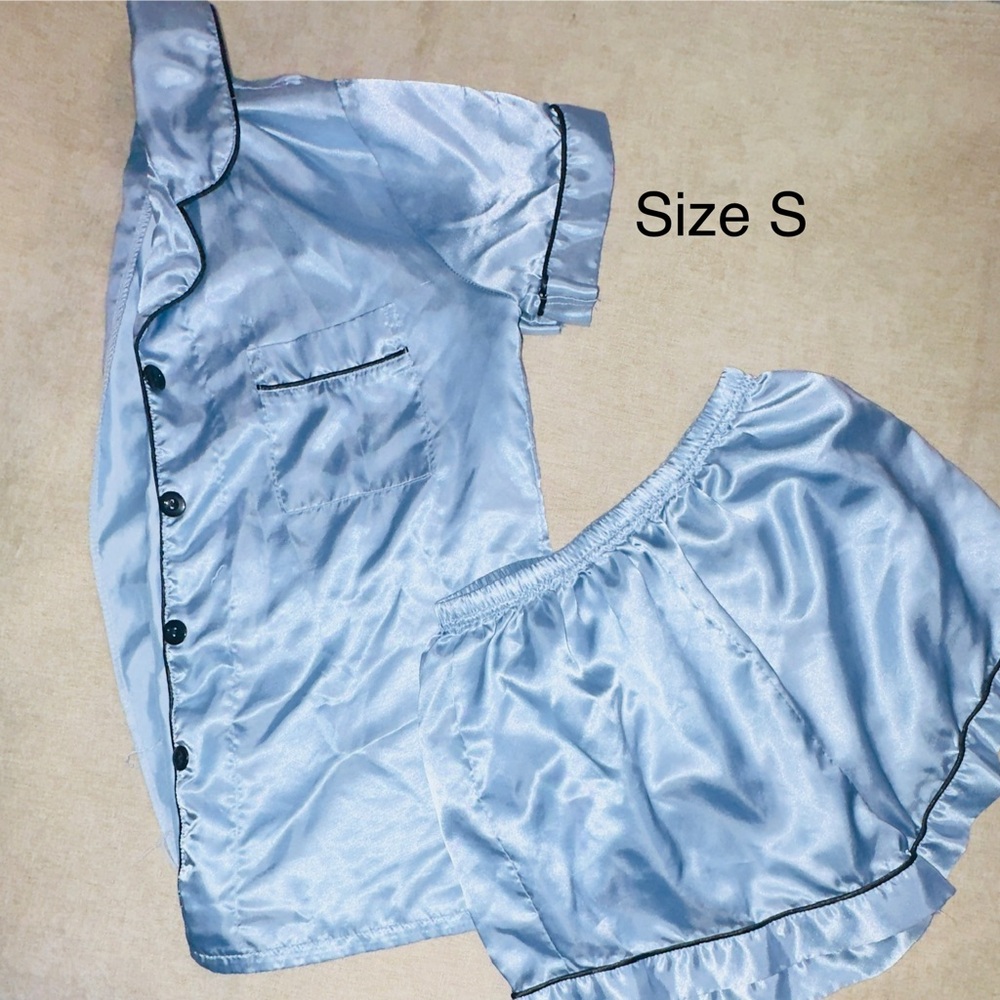 Source Unknown Light Blue Satin Kids Pajama Set with Black Piping